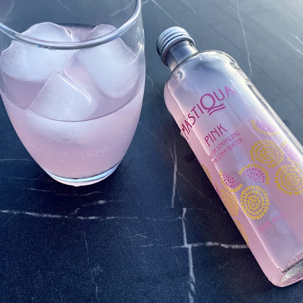 MastiQua - Pink | Νέο ανθρακούχο νερό με Μαστίχα και Grapefruit. Προϊόν του μήνα Αυγούστου 2025 2 IMG 9162 - Greek Market News