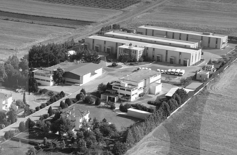 AL-CO | Rebranding για τη σειρά «Golden Herbs» 4 Η φωτογραφία αποτυπώνει τις εγκαταστάσεις της AL-CO